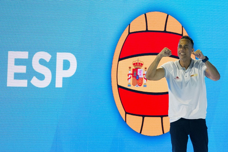 ИТАЛИЈАНИ БЕСНИ: Шпанија, уз малу помоћ арбитара, до финала са Србијом